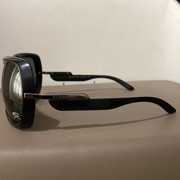 BURBERRY-AUTHENTIC WITH THE ICONIC ‘KNIGHT’ UPON THE HORSE ON LENSE - Picture 5 of 11